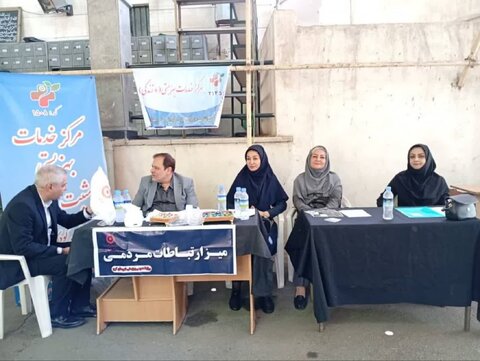 برگزاری میز خدمت و سخنرانی پیش از خطبه‌ مدیر بهزیستی شهرستان کرج در نماز جمعه کمالشهر