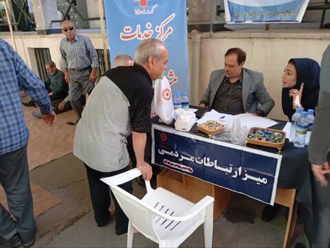 برگزاری میز خدمت و سخنرانی پیش از خطبه‌ مدیر بهزیستی شهرستان کرج در نماز جمعه کمالشهر