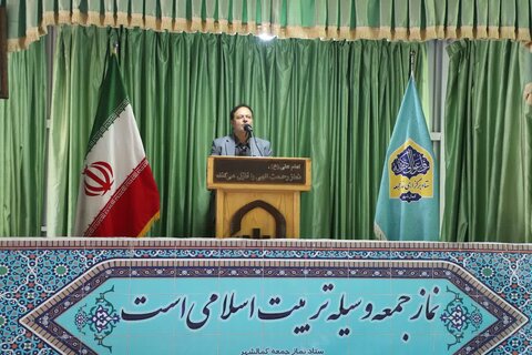 برگزاری میز خدمت و سخنرانی پیش از خطبه‌ مدیر بهزیستی شهرستان کرج در نماز جمعه کمالشهر