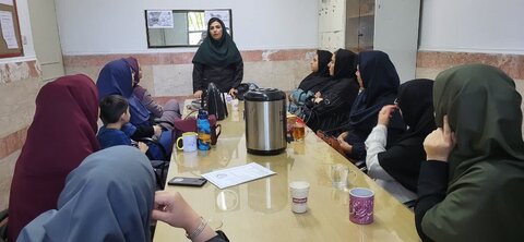 جلسه آموزشی «زندگی خانواده و فرزندآوری» در آموزشگاه آیت‌الله طالقانی نظرآباد