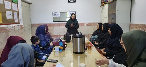 جلسه آموزشی «زندگی خانواده و فرزندآوری» در آموزشگاه آیت‌الله طالقانی نظرآباد