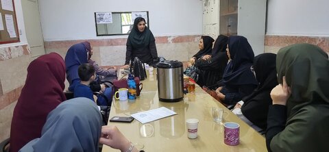 جلسه آموزشی «زندگی خانواده و فرزندآوری» در آموزشگاه آیت‌الله طالقانی نظرآباد
