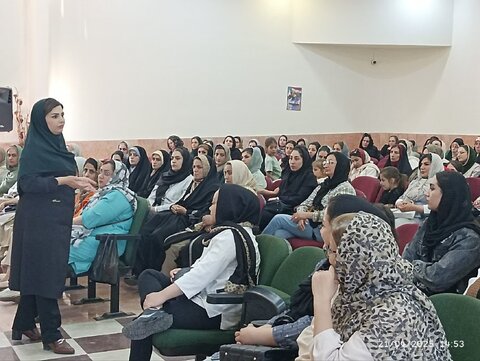 جلسه آموزشی «سبک زندگی خانواده» به مناسبت روز ملی جمعیت در شهرستان نظرآباد
