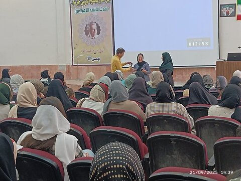 جلسه آموزشی «سبک زندگی خانواده» به مناسبت روز ملی جمعیت در شهرستان نظرآباد