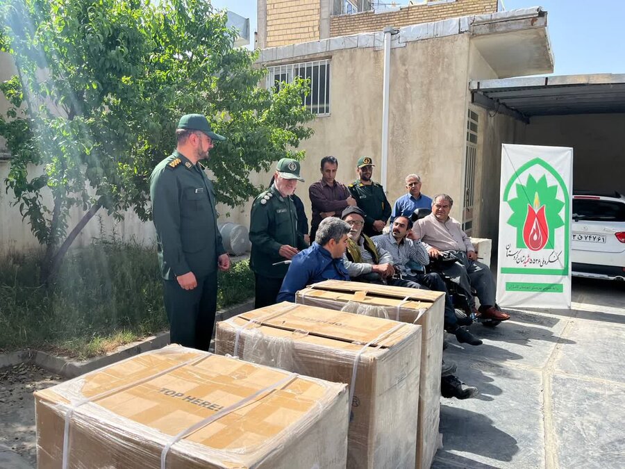 کامیاران | اهدای ۵ دستگاه ویلچر برقی به معلولین بهزیستی توسط سپاه پاسداران