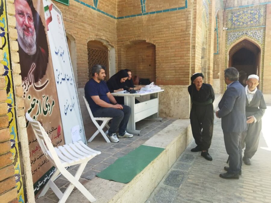 برپایی میز خدمت بهزیستی در مسجد جامع سنندج
