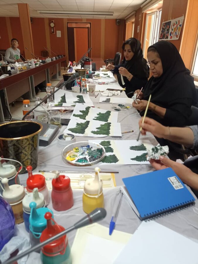 کارگاه ۶ روزه هنردرمانی در بهزیستی کردستان برگزار شد
