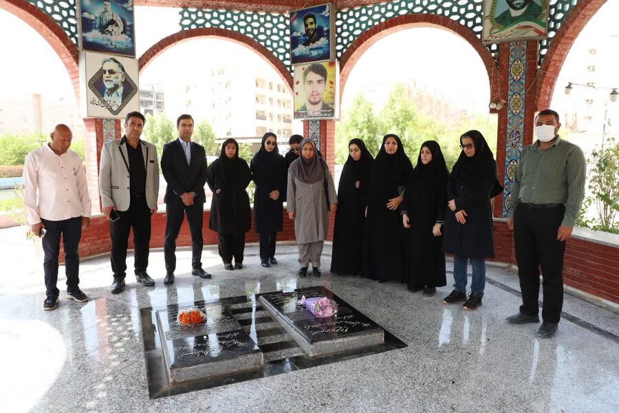 بندرعباس | برگزاری آیین غبارروبی و عطر افشانی گلزار مطهر شهدای گمنام