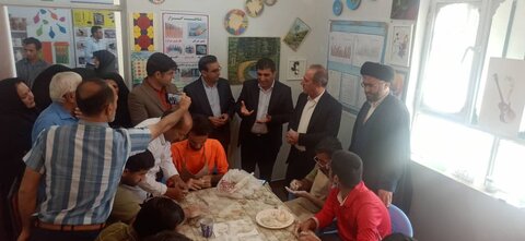 روز پرکار سرپرست اداره کل بهزیستی استان کهگیلویه و بویراحمد به همراه اعضای شورای معاونین در سفر به شهرستان لنده   