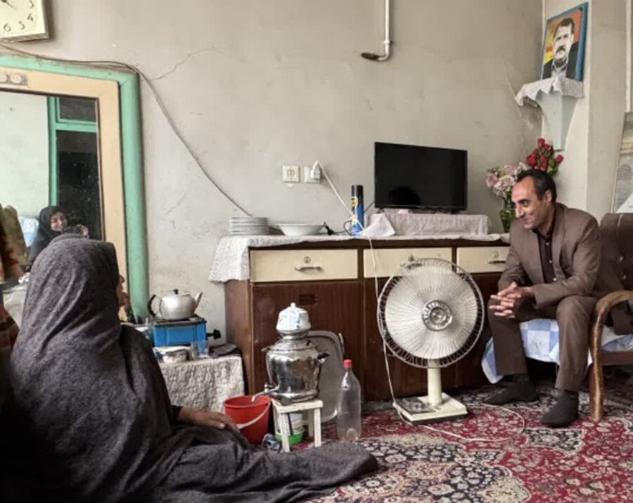 در ادامه سلسله دیدارها به مناسبت سوم خرداد؛ مدیرکل بهزیستی استان یزد با مادر شهید محمدعلی قدسی اردکانی دیدار کرد در ادامه سلسله دیدارها به مناسبت سوم خرداد؛ مدیرکل بهزیستی استان یزد با مادر شهید محمدعلی قدسی اردکانی دیدار کرد