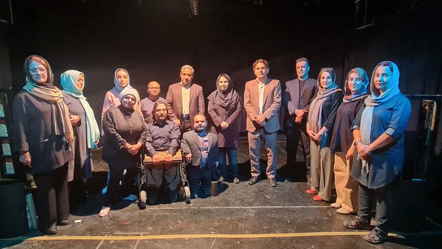 مدیرکل بهزیستی کردستان به تماشای "رویای آمریکایی" نشست