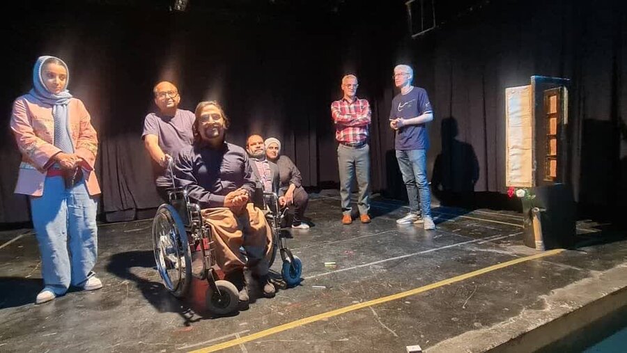 مدیرکل بهزیستی کردستان به تماشای "رویای آمریکایی" نشست