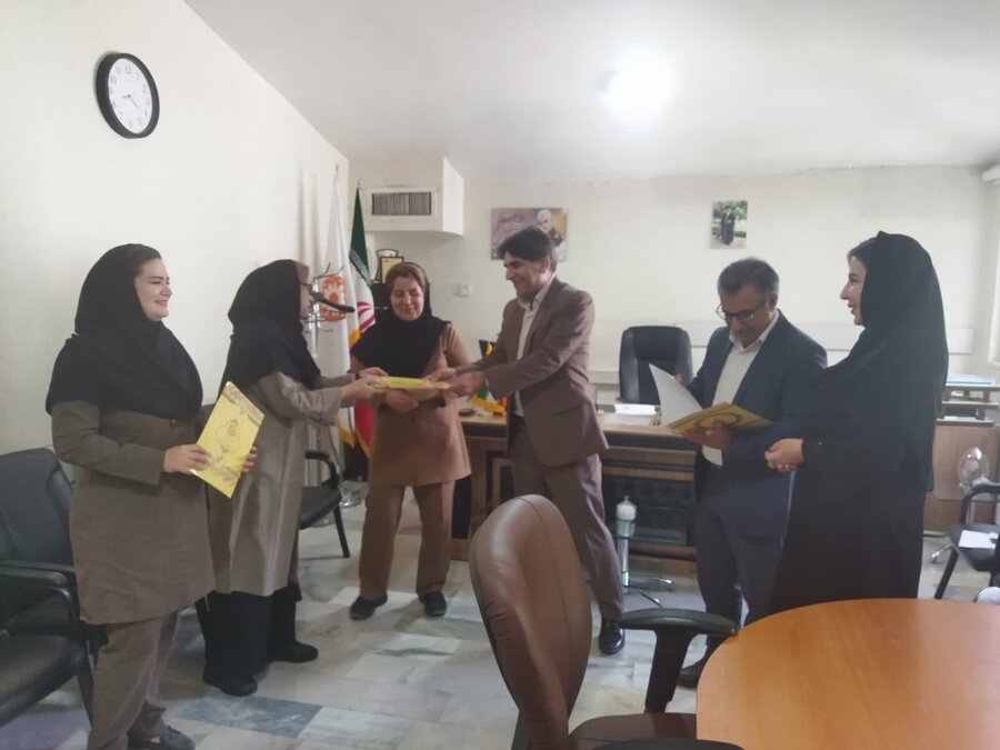 سنندج | تجلیل از مسئول فنی و کارشناس مرکز مثبت زندگی عباسآباد