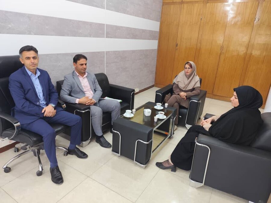 نشست مشترک مدیر بهزیستی اهواز و رئیس اداره مسکن و شهرسازی با محوریت بررسی رهکارهای تامین مسکن مددجویان