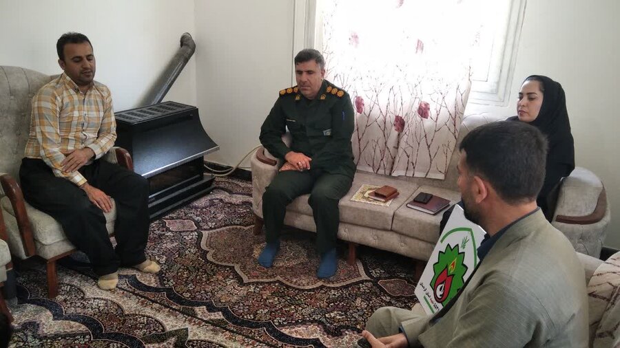 سروآباد | بازدید مسئولان از خانوادههای معظم شهدا و مددجویان نهادهای حمایتی