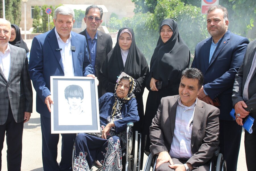 دیدار رئیس سازمان بهزیستی کشور با مادر شهید بهنام محمدی در آسایشگاه کهریزک