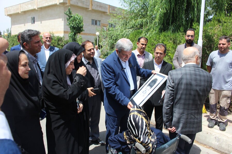 دیدار رئیس سازمان بهزیستی کشور با مادر شهید بهنام محمدی در آسایشگاه کهریزک