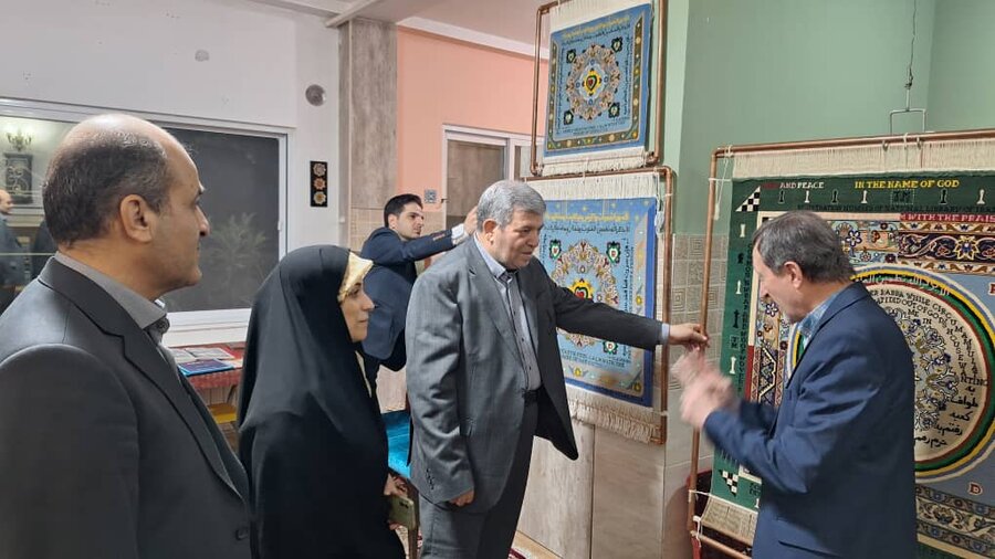 بازدید رییس سازمان بهزیستی از کارگاه قالی بافی هنرمند ناشنوا 