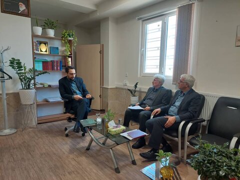 جلسه مدیر کل بهزیستی فارس با رئیس مجتمع قضایی حمایتی شوق زندگی شیراز