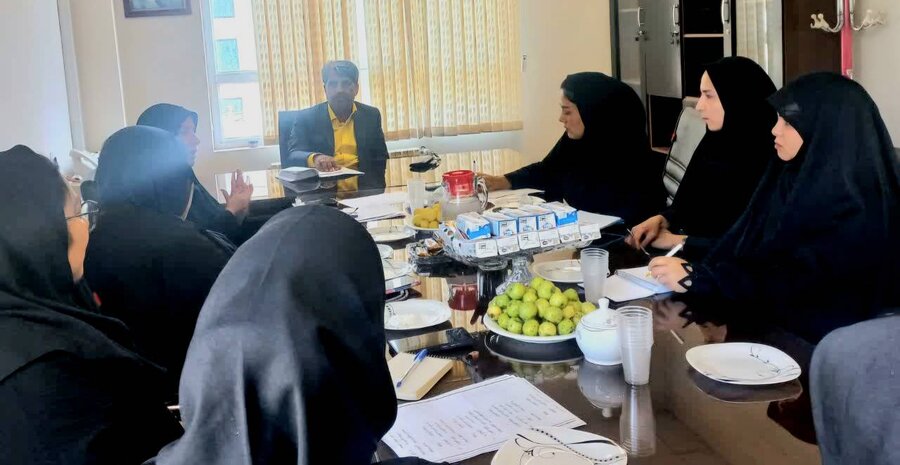 شهرری | نشست تخصصی  با محوریت اجرای طرح میزبان و آموزش مهارت‌های فنی به فرزندان شبه‌خانواده