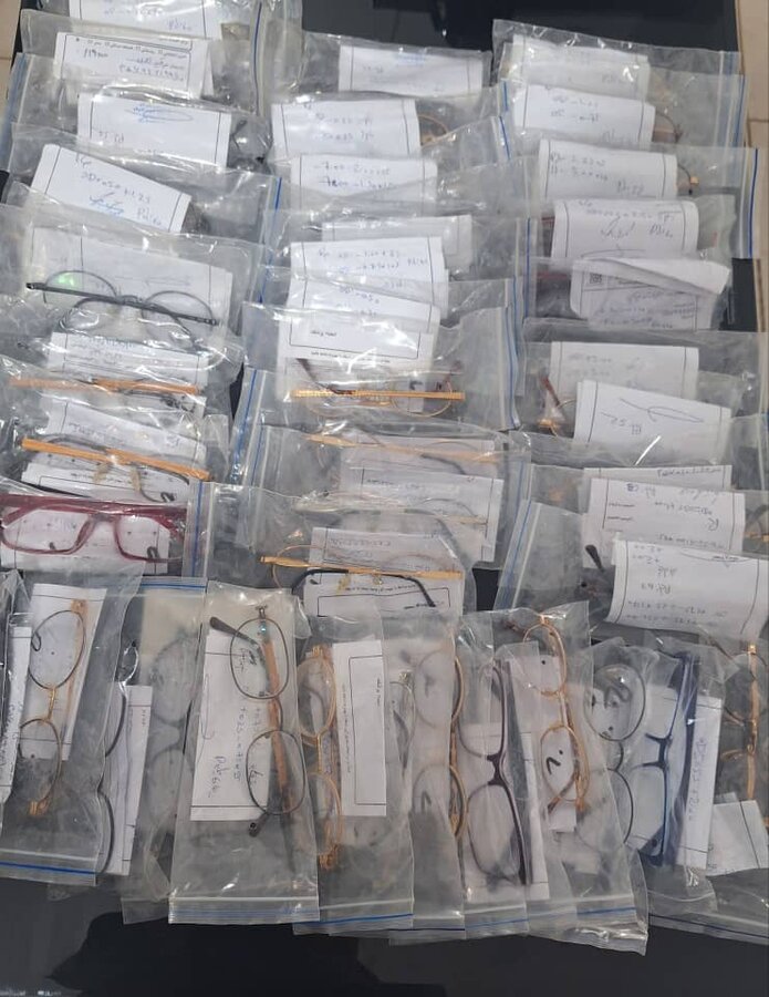 دیّر| اهدای ۴۲ عینک رایگان به مددجویان دیّری توسط گروه جهادی حاج قاسم سلیمانی