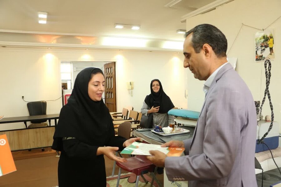بازدید مدیرکل بهزیستی یزد از مرکز ساماندهی کودکان کار و خیابانی و مرکز سرای امید بازدید مدیرکل بهزیستی یزد از مرکز ساماندهی کودکان کار و خیابانی و مرکز سرای امید