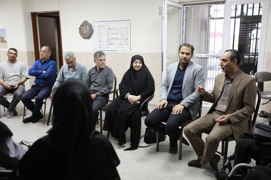 نشست انجمن حمایت از معلولین شهرستان اردکان با حضور مدیرکل بهزیستی استان نشست انجمن حمایت از معلولین شهرستان اردکان با حضور مدیرکل بهزیستی استان