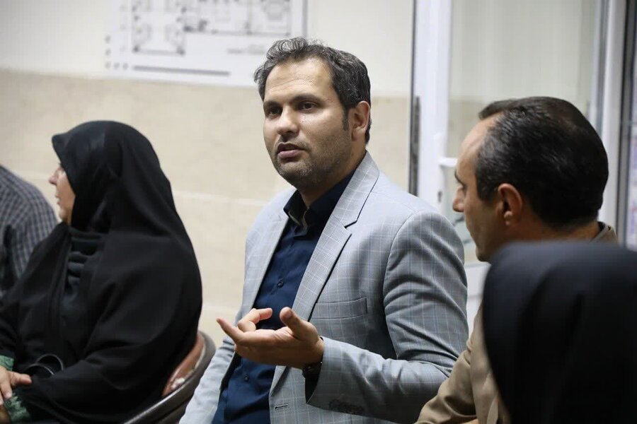 نشست انجمن حمایت از معلولین شهرستان اردکان با حضور مدیرکل بهزیستی استان