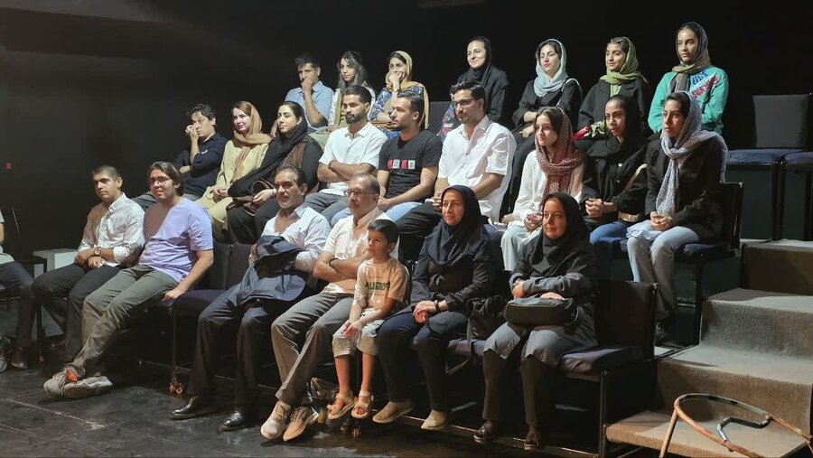 با حضور مدیر کل و معاونین بهزیستی نمایش “رقص پا” به کار خود پایان داد