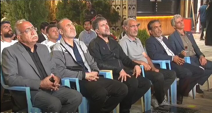 از تیم فوتبال هفت نفره کرمان تجلیل و حمایت می کنیم