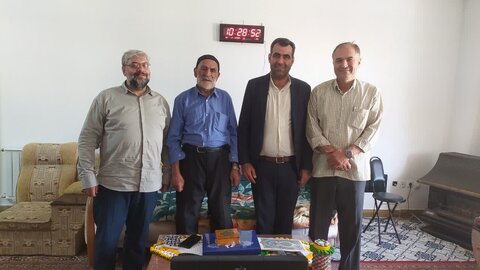 دیدار رییس اداره بهزیستی شهرستان طالقان با خانواده های معظم شهدا