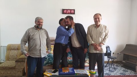 دیدار رییس اداره بهزیستی شهرستان طالقان با خانواده های معظم شهدا