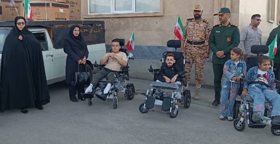 تحویل ویلچر برقی به معلول تحت حمایت بهزیستی سردشت توسط بسیج سازندگی سپاه پاسداران شهرستان