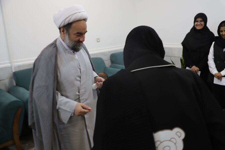دیدار عیدانه نماینده ولی‌فقیه در سیستان و بلوچستان با کودکان تحت پوشش بهزیستی