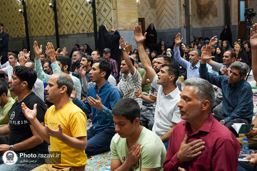 اشک‌های شنیدنی؛ مراسم عرفه ویژه ناشنوایان در حرم رضوی