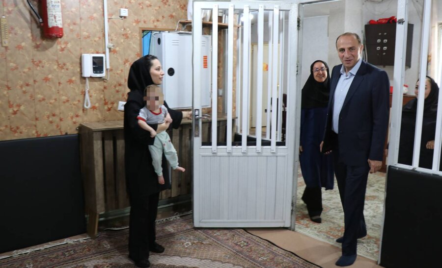مدیرکل بهزیستی آذربایجان‌غربی با فرزندان شیرخوارگاه مهر عید قربان را جشن گرفت