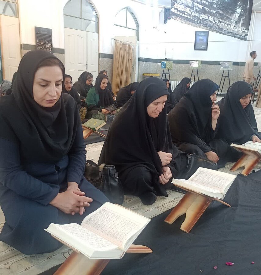 کامیاران | پرسنل بهزیستی در مراسم سالگرد ارتحال امام (ره) و ۱۵ خرداد حضور یافتند