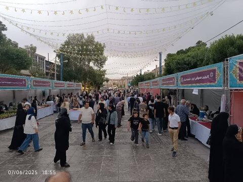 گزارش تصویری همدلی در دهه ولایت؛ بازدید مسئولان از دستاوردهای مددجویان نابینا و کم بینایان در جشنواره صنایع دستی اراک