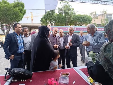 گزارش تصویری / همدلی در دهه ولایت؛ بازدید مسئولان از دستاوردهای مددجویان نابینا و کم بینایان در جشنواره صنایع دستی اراک