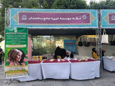 گزارش تصویری همدلی در دهه ولایت؛ بازدید مسئولان از دستاوردهای مددجویان نابینا و کم بینایان در جشنواره صنایع دستی اراک