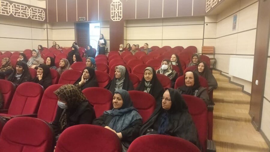 برنامه "شادکامی پایدار" برای سالمندان بیجار برگزار شد