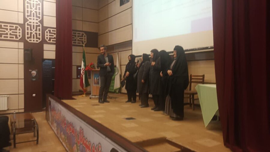 برنامه "شادکامی پایدار" برای سالمندان بیجار برگزار شد