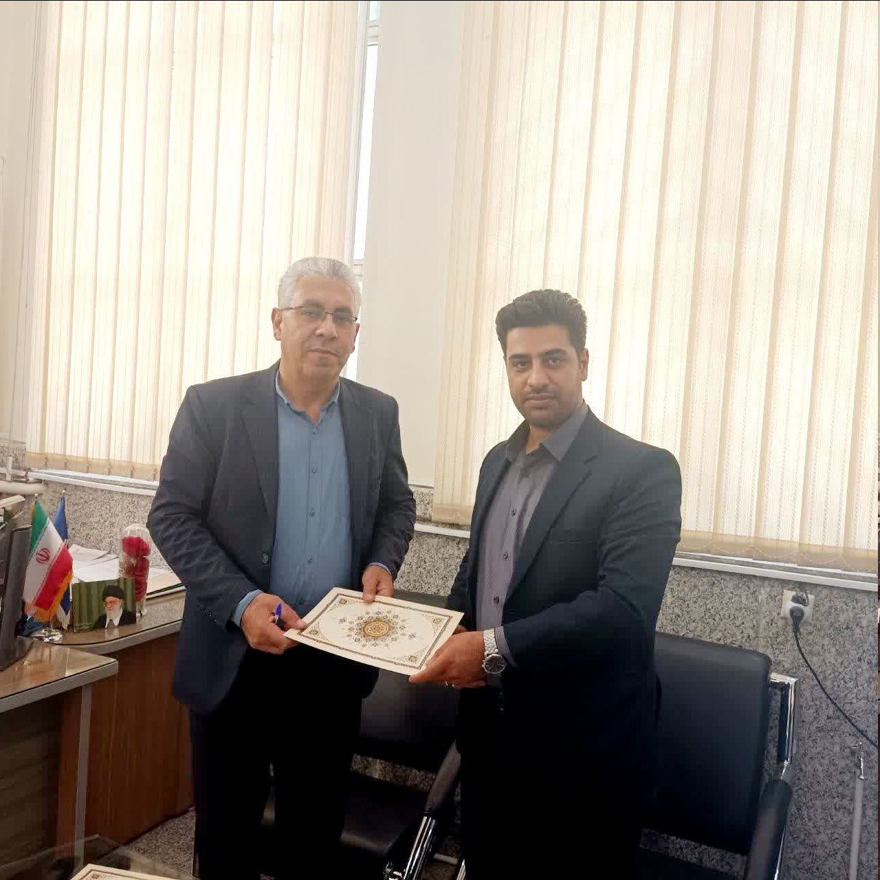  باحضور رئیس بهزیستی شهرستان نهاوند، از بانکهای عامل منتخب پرداخت کننده تسهیلات به مددجویان بهزیستی در سال گذشته، تقدیر بعمل آمد