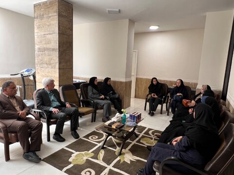 بازدید مدیر کل امور بانوان و خانواده استانداری فارس از خانه سلامت و تلاش بهزیستی فارس