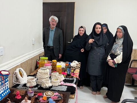 بازدید مدیر کل امور بانوان و خانواده استانداری فارس از خانه سلامت و تلاش بهزیستی فارس