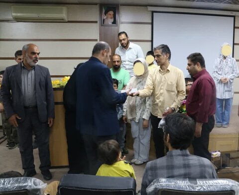 توزیع ۵۰ عدد تبلت بین کودکان دارای معلولیت قمی