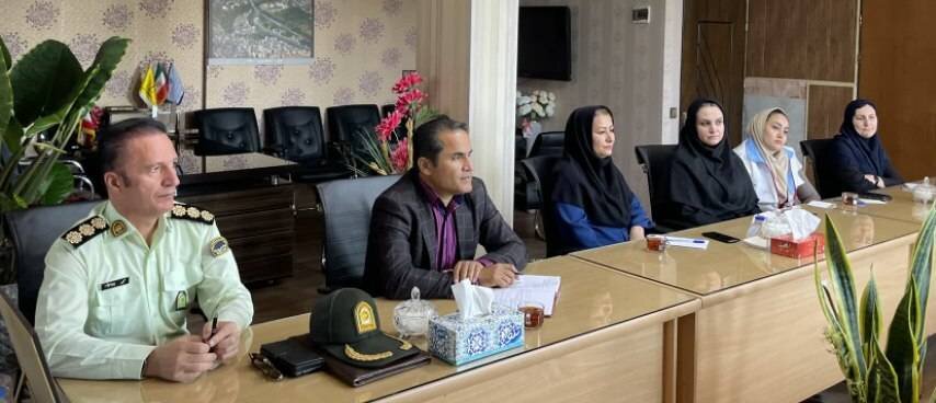 برگزاری میز نماد در آموزش و پرورش مهاباد با محوریت همکاری  با اورژانس اجتماعی