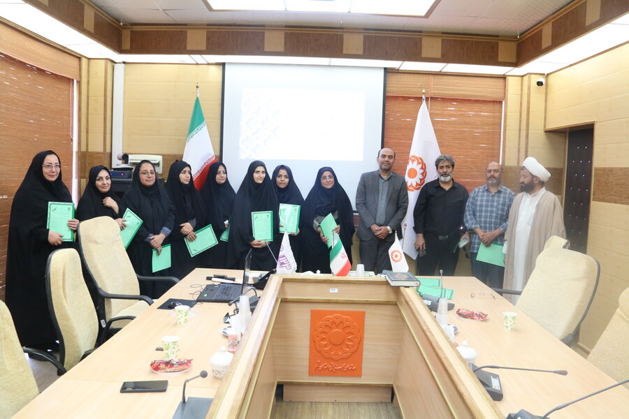 تجلیل از سادات شاغل در بهزیستی قم