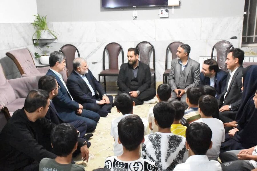 استاندار تهران با کودکان موسسه همدلان علوی ملارد دیدار کرد