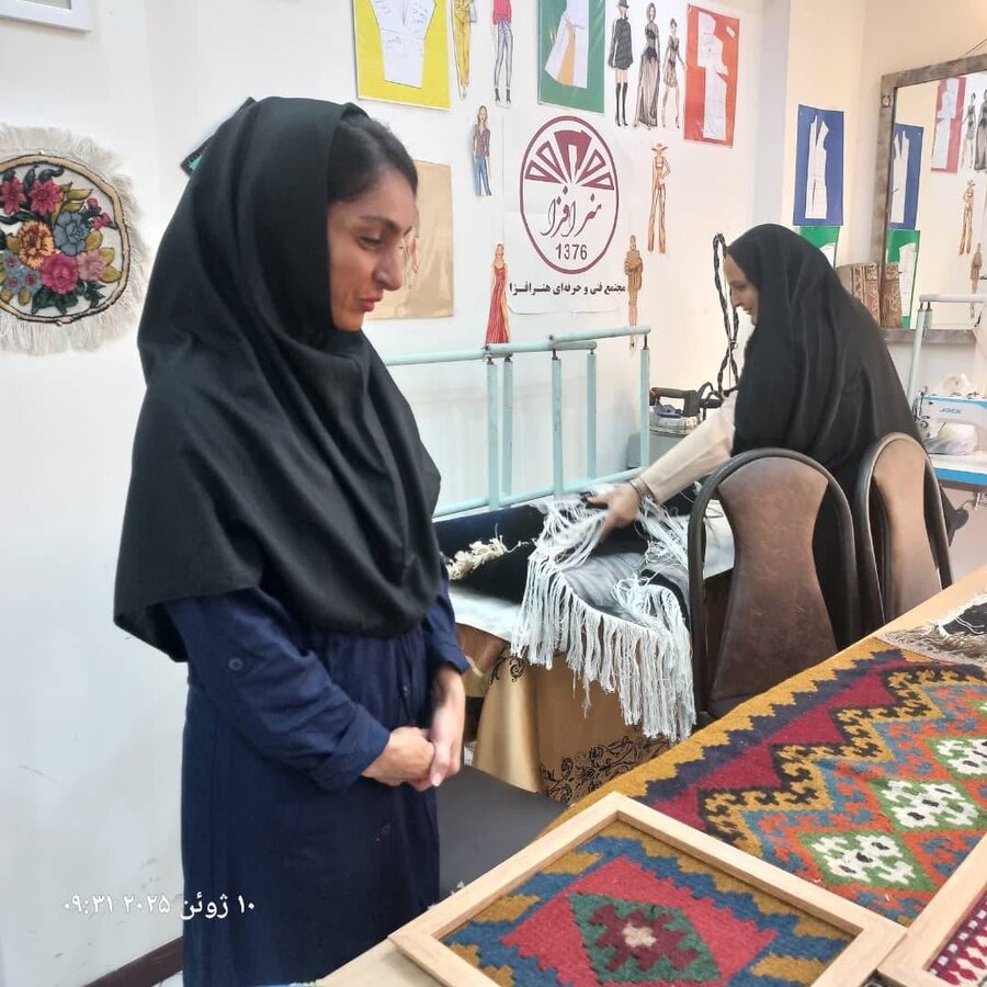 شهرتهران | بازدید از آموزشگاه فنی و حرفه‌ای قالیبافی به مناسبت روز ملی فرش